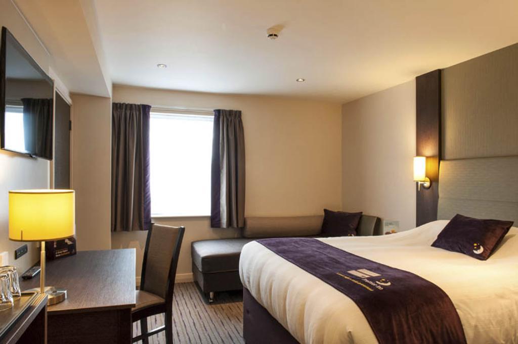 Premier Inn York North Room photo