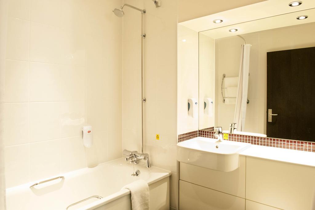 Premier Inn York North Room photo